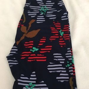 NWT Navy Red Flower LLR Os leggings
